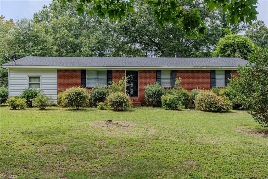 Stick/Site Built at 469 Lakeview Drive, Burlington NC 27215, Burlington, photo 4 of 50