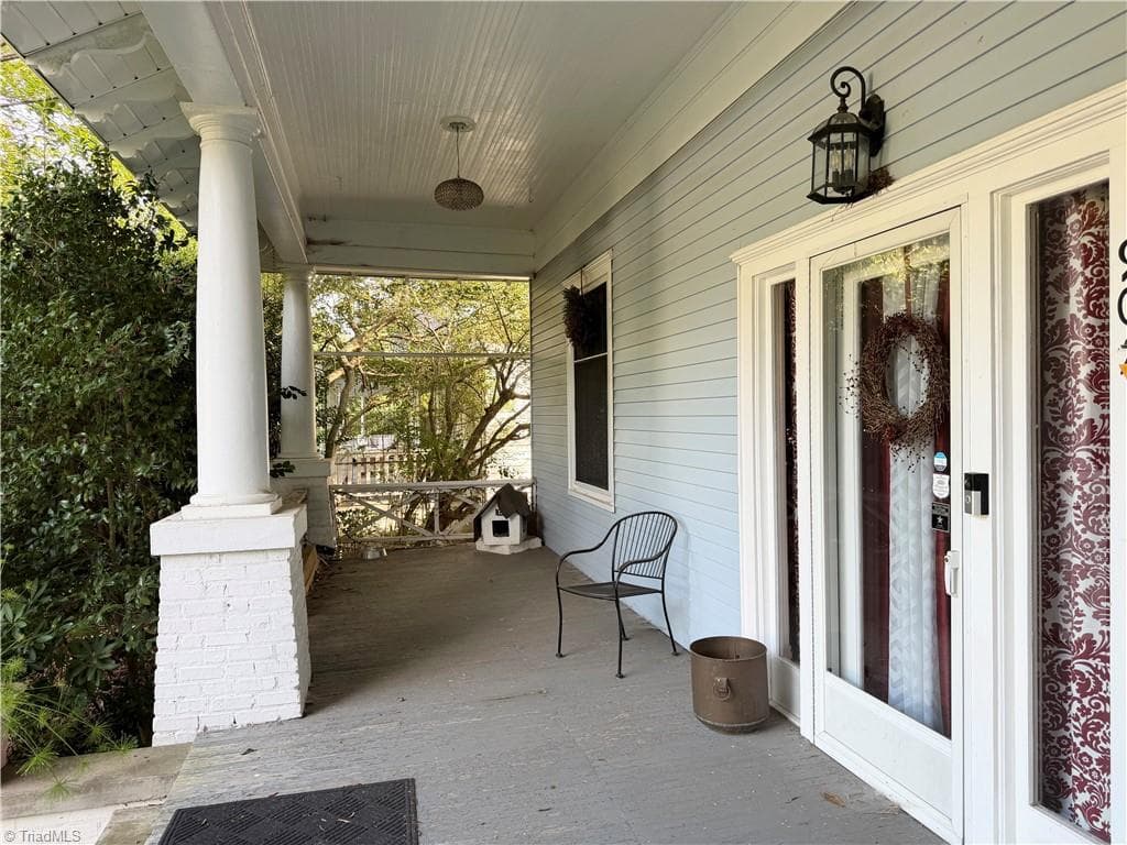 Stick/Site Built at 907 Johnson Street, High Point NC 27262, photo 2 of 19
