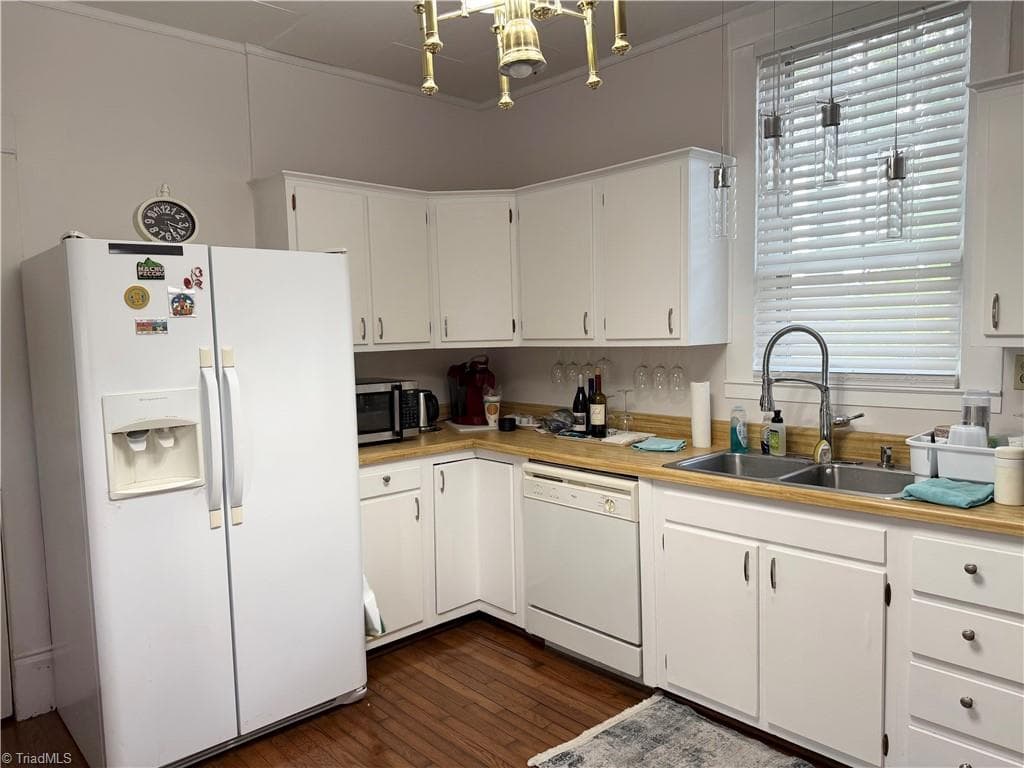 Stick/Site Built at 907 Johnson Street, High Point NC 27262, photo 13 of 19