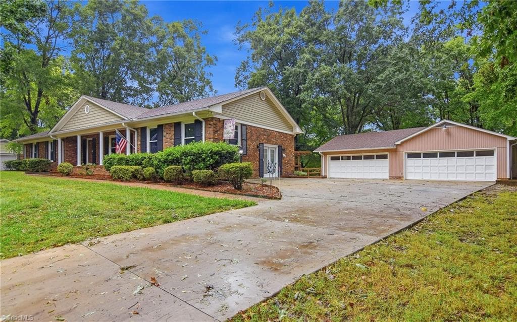 Stick/Site Built at 5806 Carriage Lane, Greensboro NC 27410, photo 2 of 33