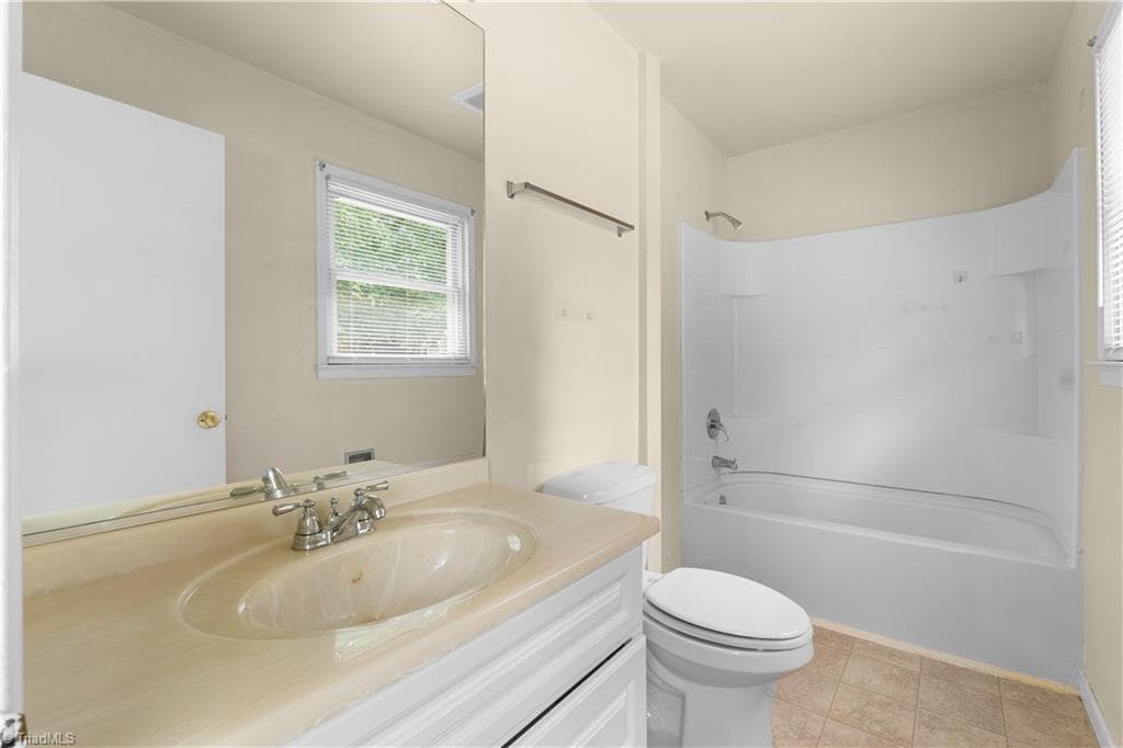 Stick/Site Built at 116 Cheltenham Drive, Winston-Salem NC 27103, photo 6 of 31