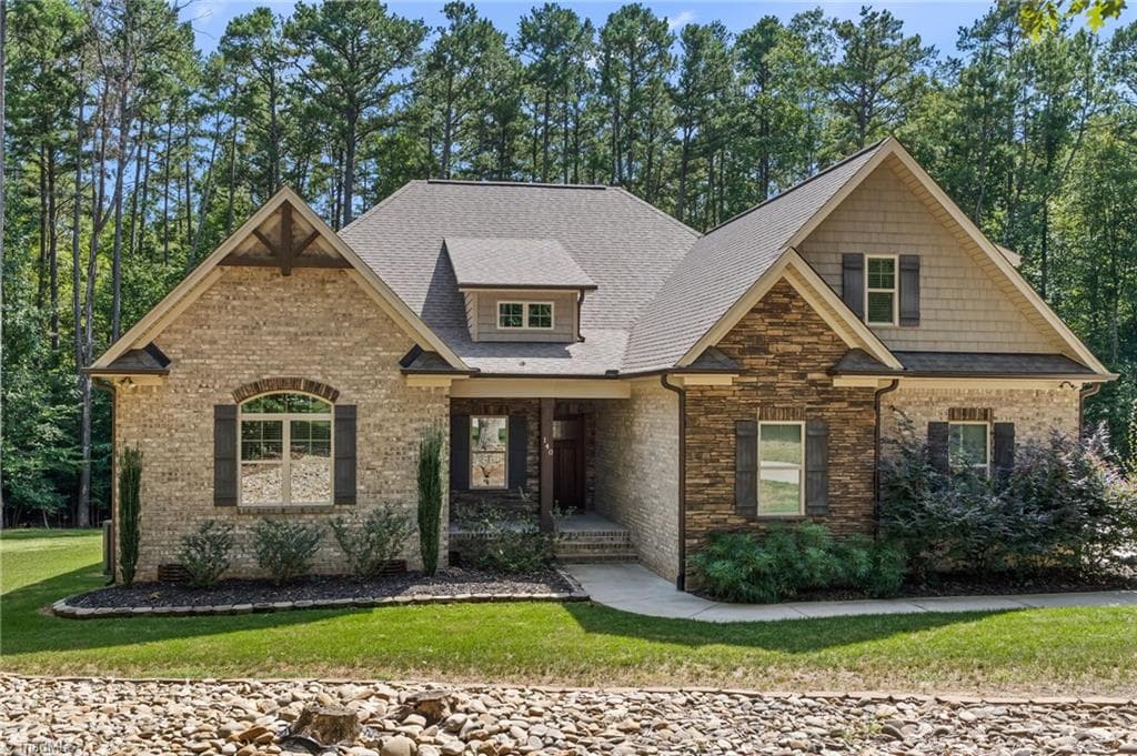 140 Admirals Court, Lexington NC 27292