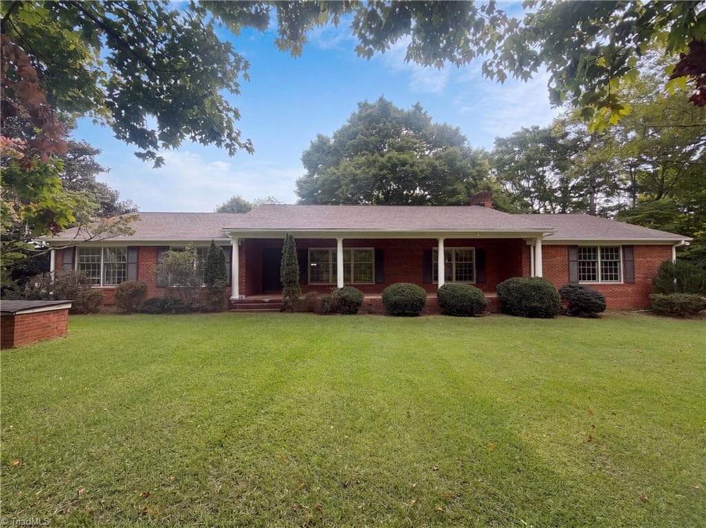3828 Waterview Road, High Point NC 27265