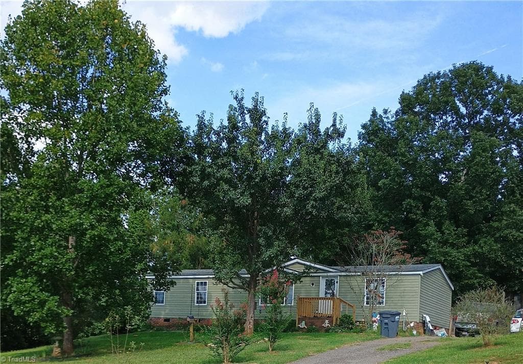 Manufactured Home at 115 Anderson Acres Drive, Harmony NC 28634, photo 3 of 18