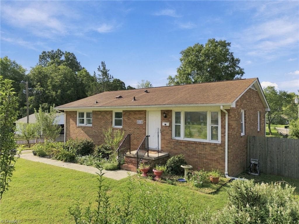 Stick/Site Built at 2112 Joyce Court, Burlington NC 27217, Burlington, photo 2 of 44