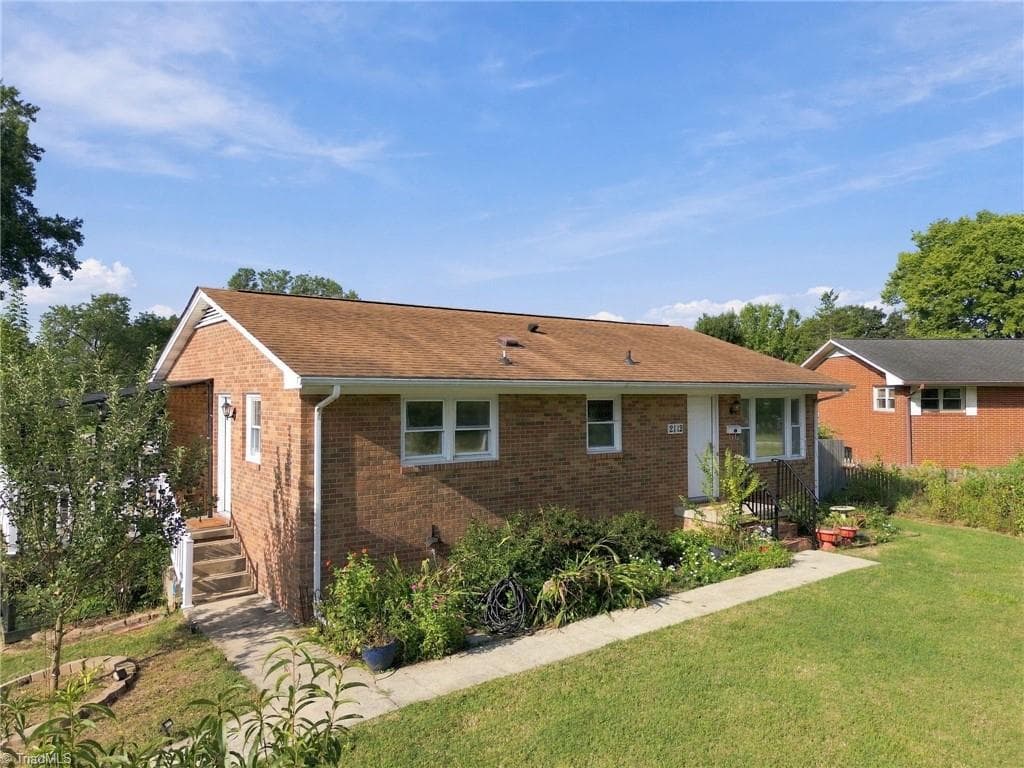 Stick/Site Built at 2112 Joyce Court, Burlington NC 27217, Burlington, photo 3 of 44