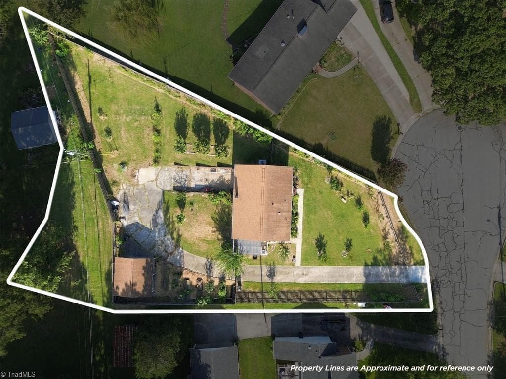 Stick/Site Built at 2112 Joyce Court, Burlington NC 27217, Burlington, photo 4 of 44