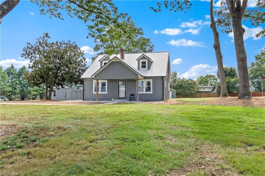 4752 W Old US Highway 421, Hamptonville NC 27020