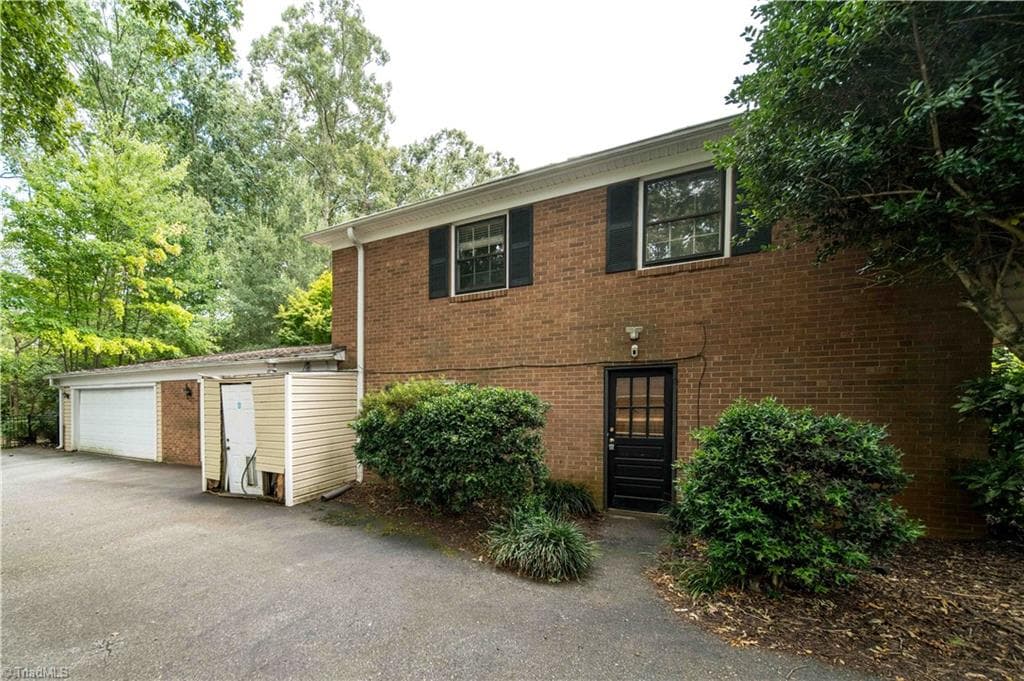 Stick/Site Built at 321 Stanaford Road, Winston-Salem NC 27104, Winston-Salem, photo 3 of 35