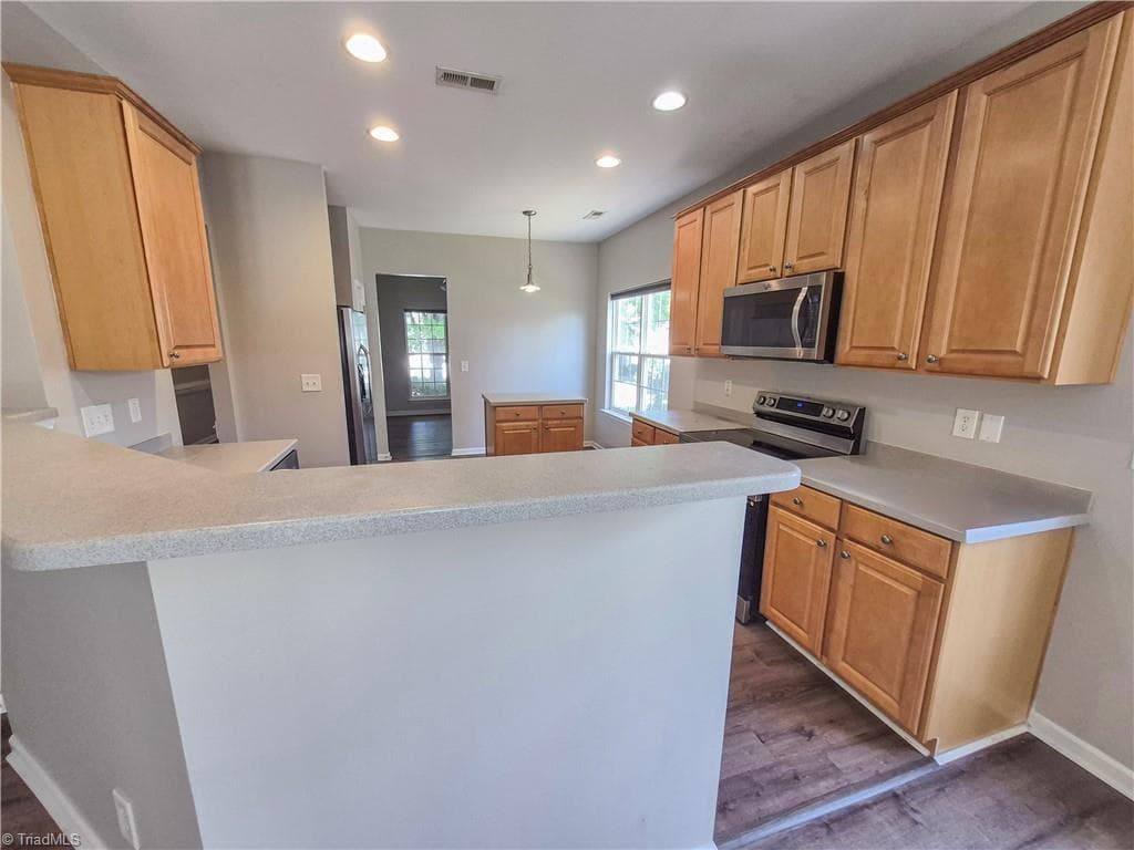 Stick/Site Built at 4061 Fountain Grove Drive, High Point NC 27265, photo 7 of 26