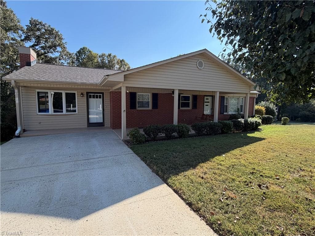 Stick/Site Built at 1516 W Fairfield Drive, Mount Airy NC 27030, Mount Airy, photo 5 of 68