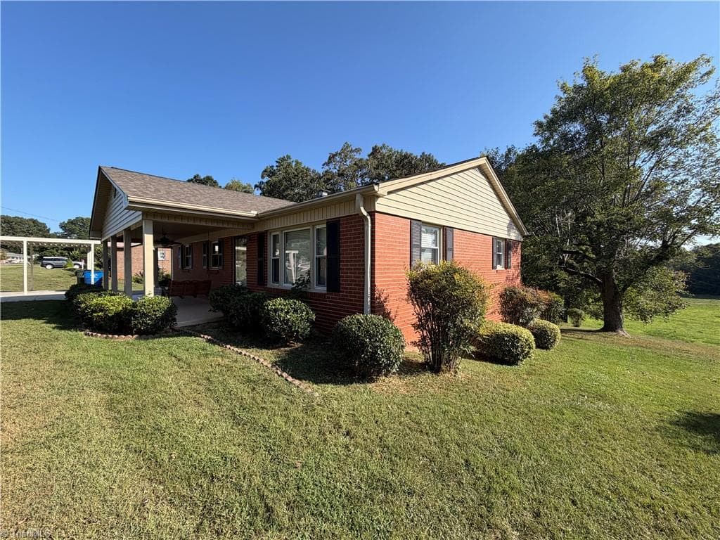 Stick/Site Built at 1516 W Fairfield Drive, Mount Airy NC 27030, Mount Airy, photo 9 of 68