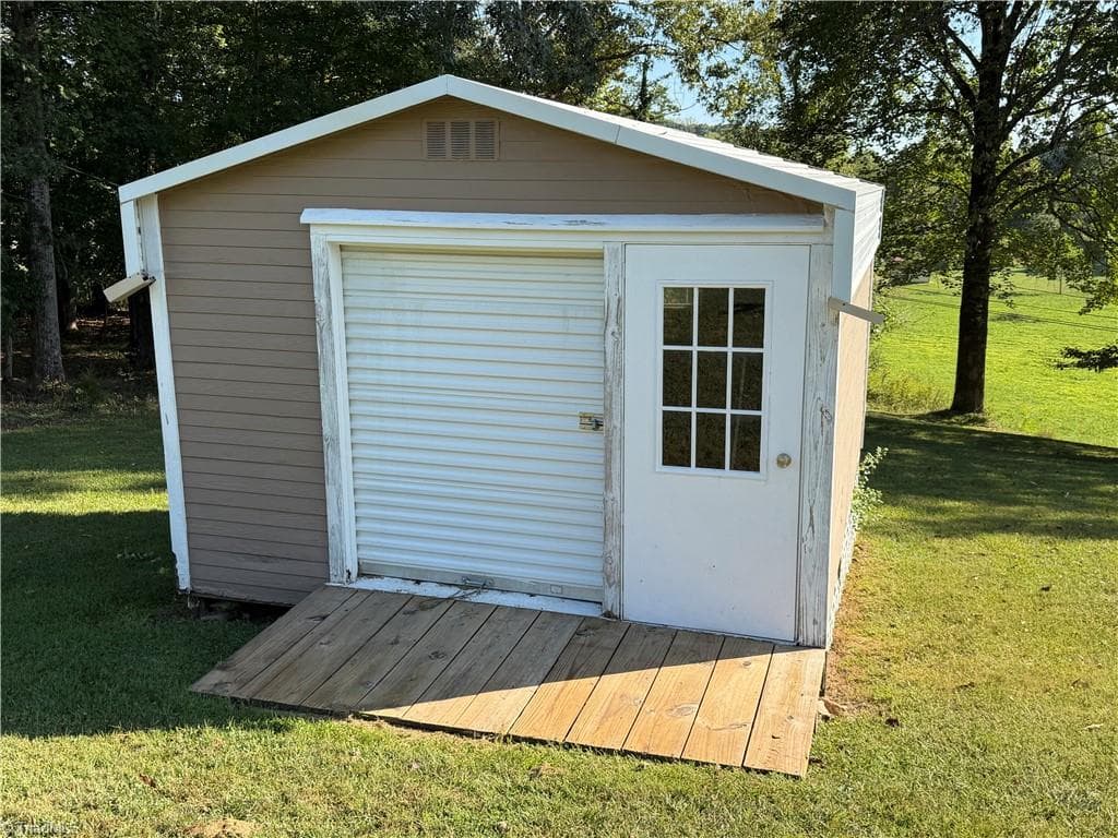 Stick/Site Built at 1516 W Fairfield Drive, Mount Airy NC 27030, Mount Airy, photo 17 of 68