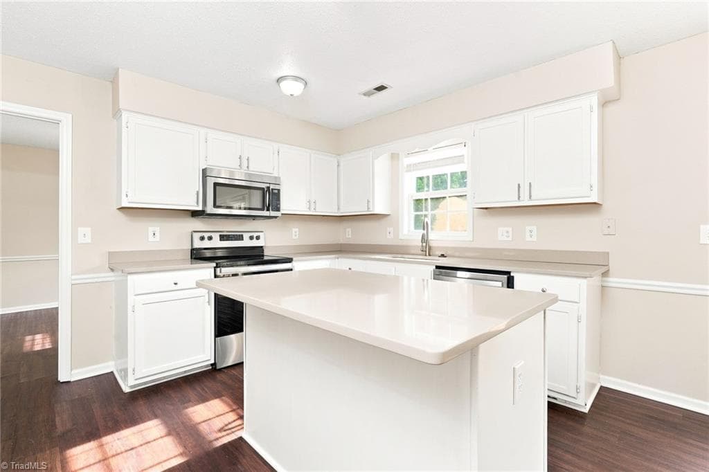 Stick/Site Built at 1495 Fiddlers Knoll Drive, Kernersville NC 27284, photo 6 of 22