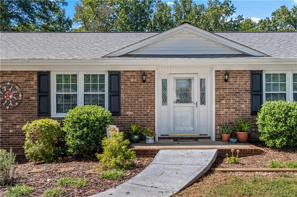 Stick/Site Built at 170 Queens Court, Clemmons NC 27012, Clemmons, photo 2 of 39