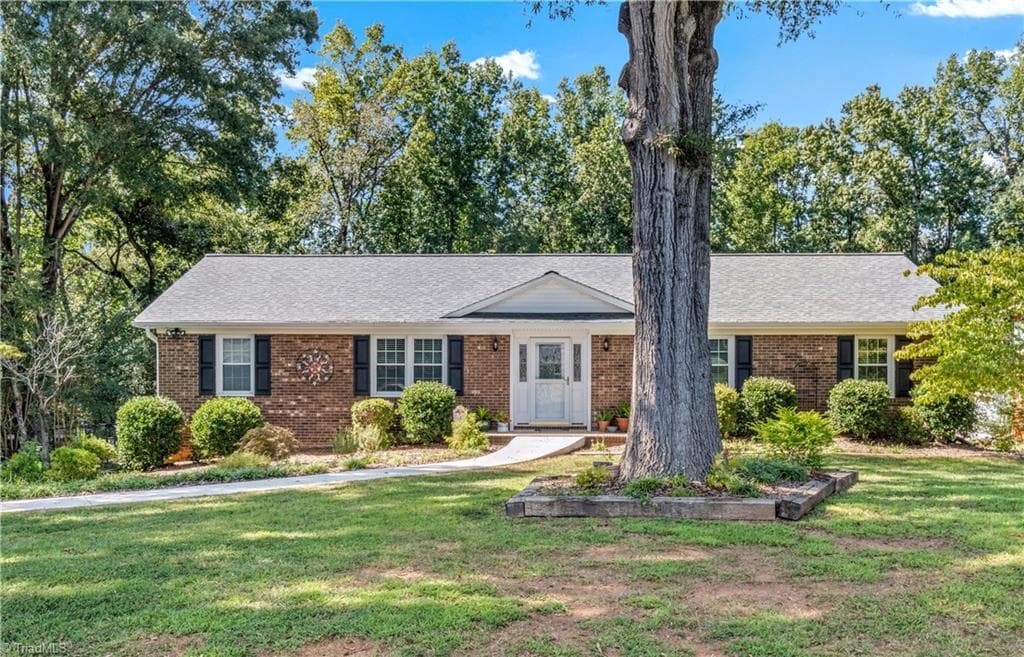 170 Queens Court, Clemmons NC 27012