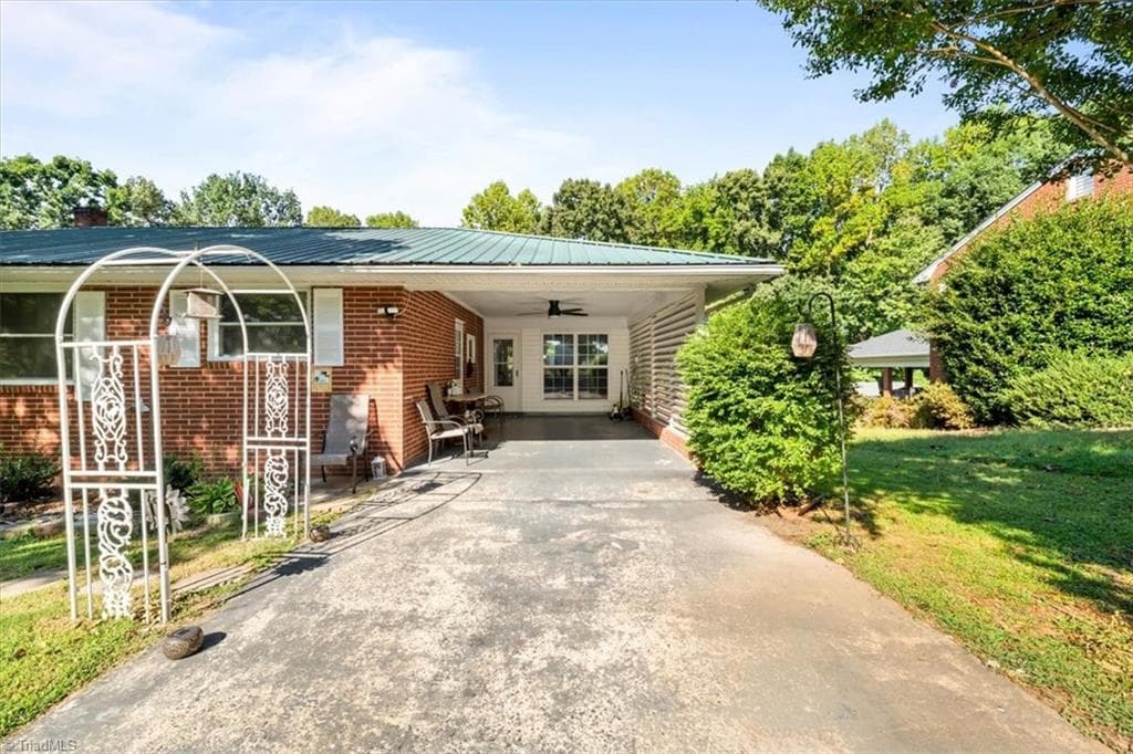 Stick/Site Built at 1539 shady Drive, Asheboro NC 27203, photo 3 of 23