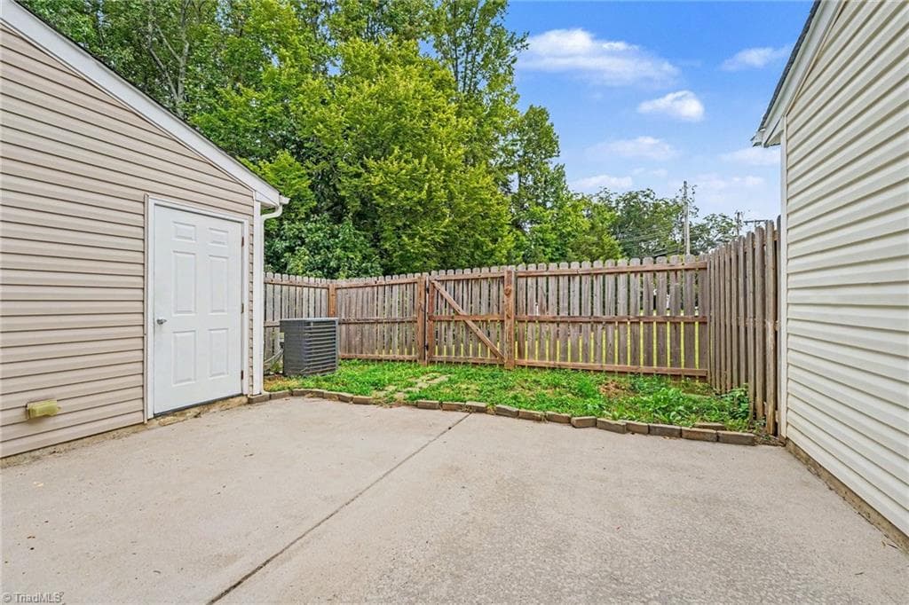Stick/Site Built at 2044 Waterstone Lane, High Point NC 27265, photo 25 of 27