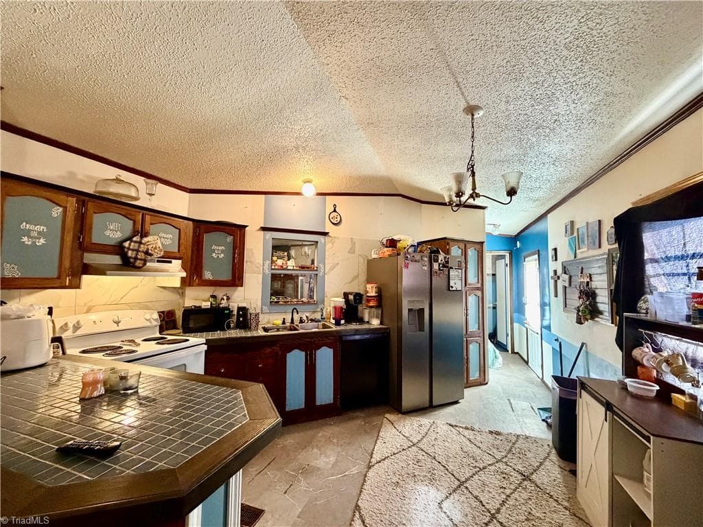 Manufactured Home at 1490 Glenn Carlton Road, Boomer NC 28606, photo 12 of 23