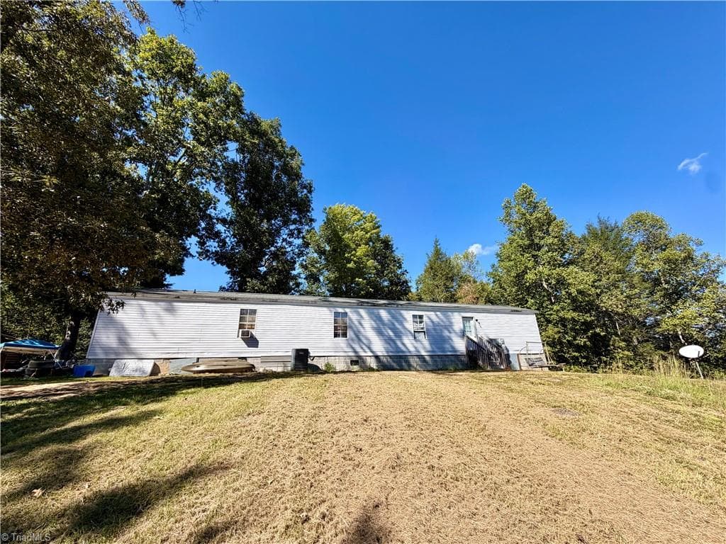 Manufactured Home at 1490 Glenn Carlton Road, Boomer NC 28606, photo 22 of 23