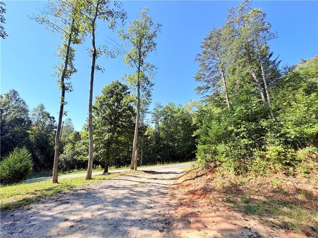 Manufactured Home at 1490 Glenn Carlton Road, Boomer NC 28606, photo 4 of 23