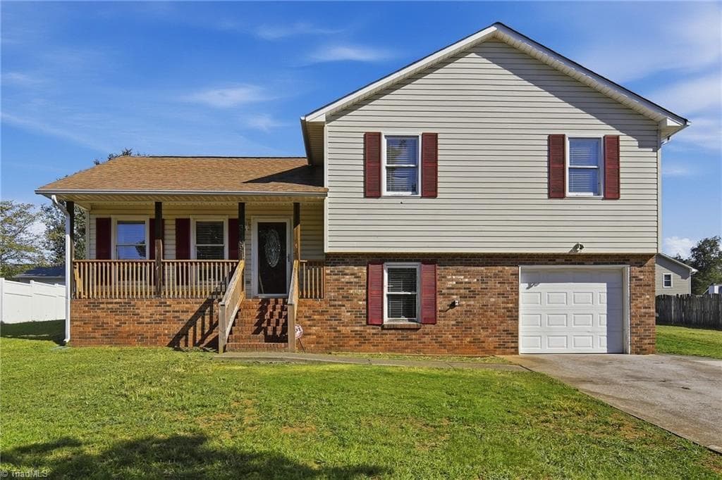 3709 Signet Drive, Winston-Salem NC 27101
