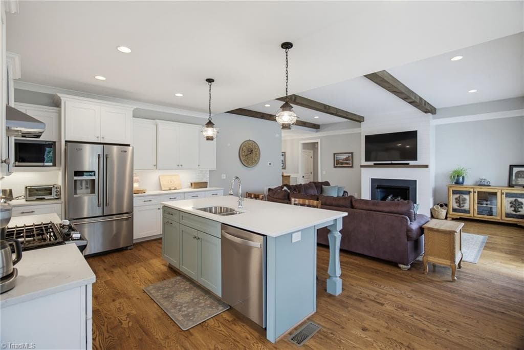 Free flowing main level living - 428 Wentworth Drive, Winston-Salem NC 27107, Winston-Salem