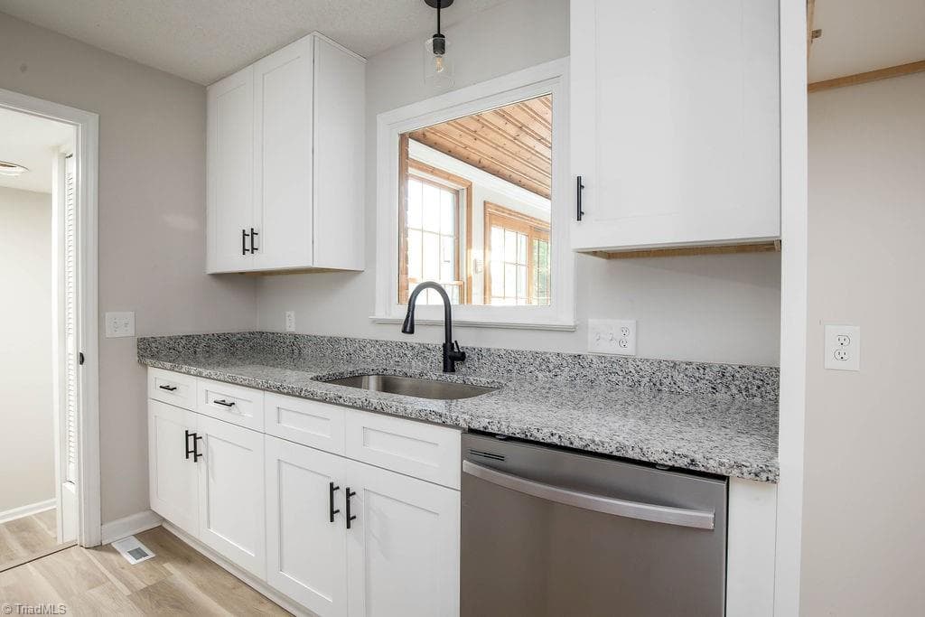 Stick/Site Built at 4302 Oak Hollow Drive, High Point NC 27265, photo 6 of 32