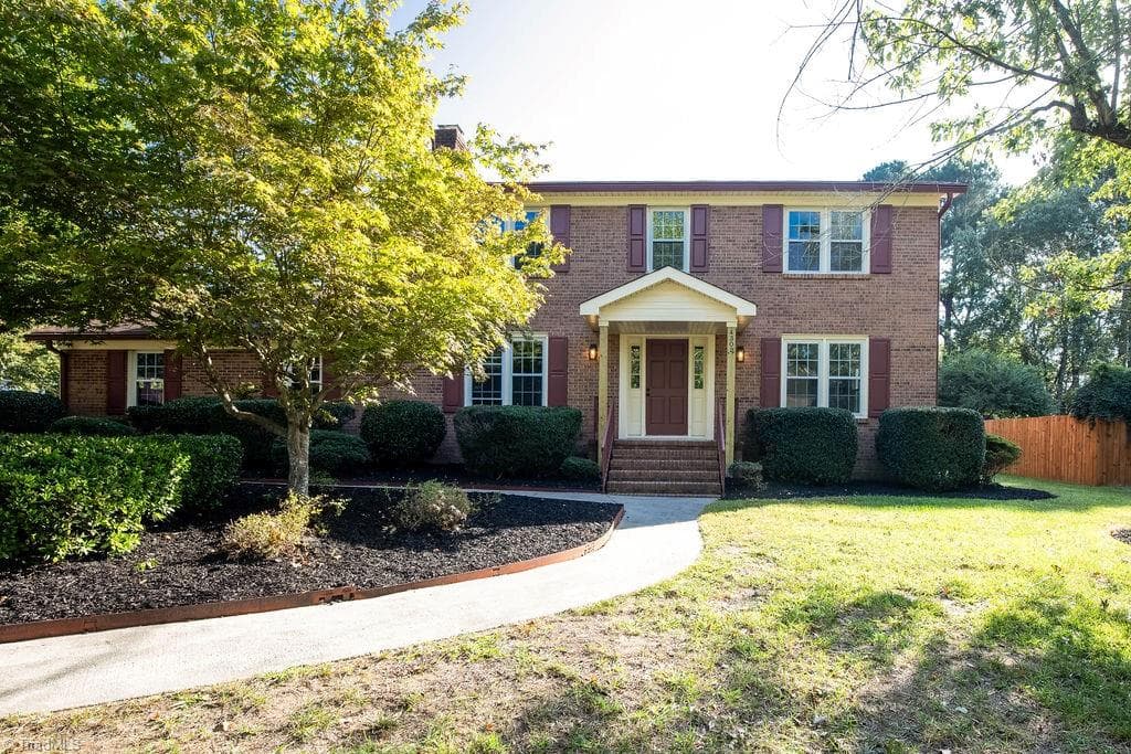 4302 Oak Hollow Drive, High Point NC 27265
