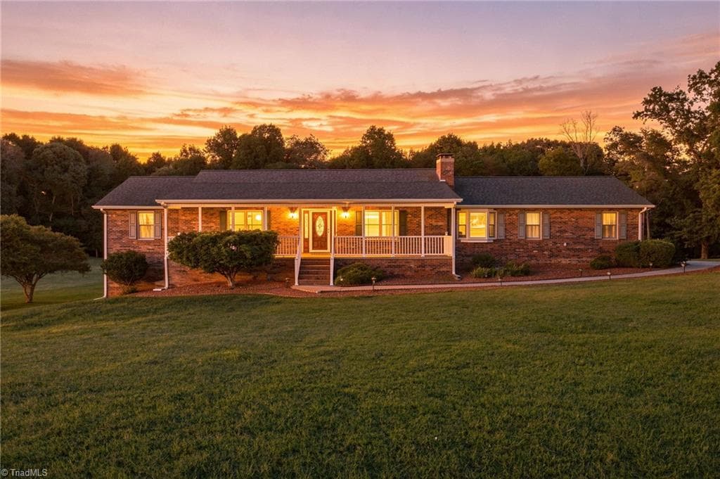 Stick/Site Built at 2301 Griffith Road, Winston-Salem NC 27103, Winston-Salem, photo 5 of 86