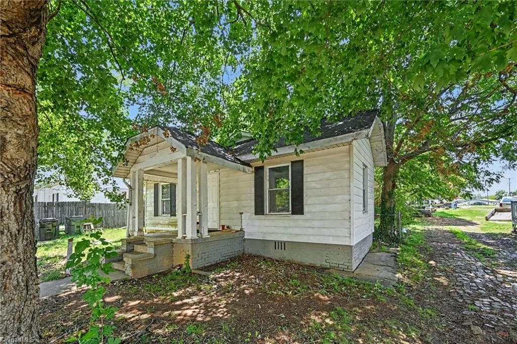 Stick/Site Built at 506 S Flanner Street, Burlington NC 27215, Burlington, photo 2 of 8