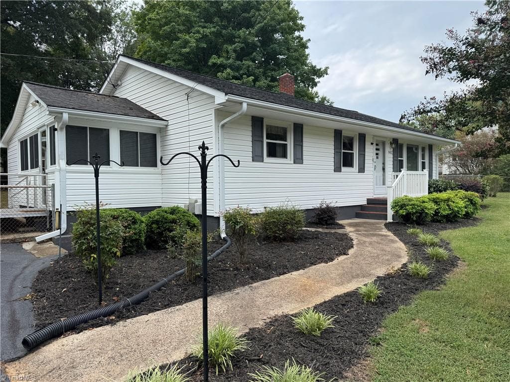 Stick/Site Built at 902 Elmhurst Street, Winston-Salem NC 27127, Winston-Salem, photo 2 of 10