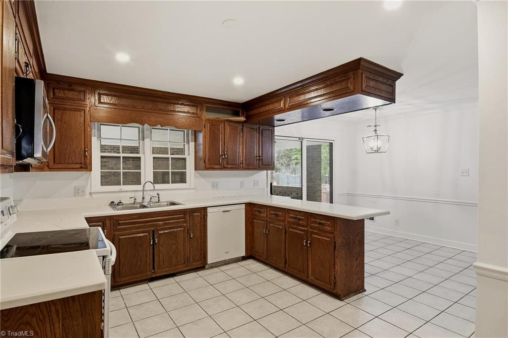 Stick/Site Built at 33 Kemp Road E, Greensboro NC 27410, Greensboro, photo 10 of 29