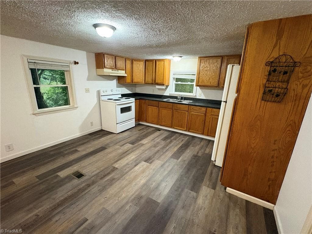 Manufactured Home at 329 Graystone Road, Mount Airy NC 27030, photo 12 of 19
