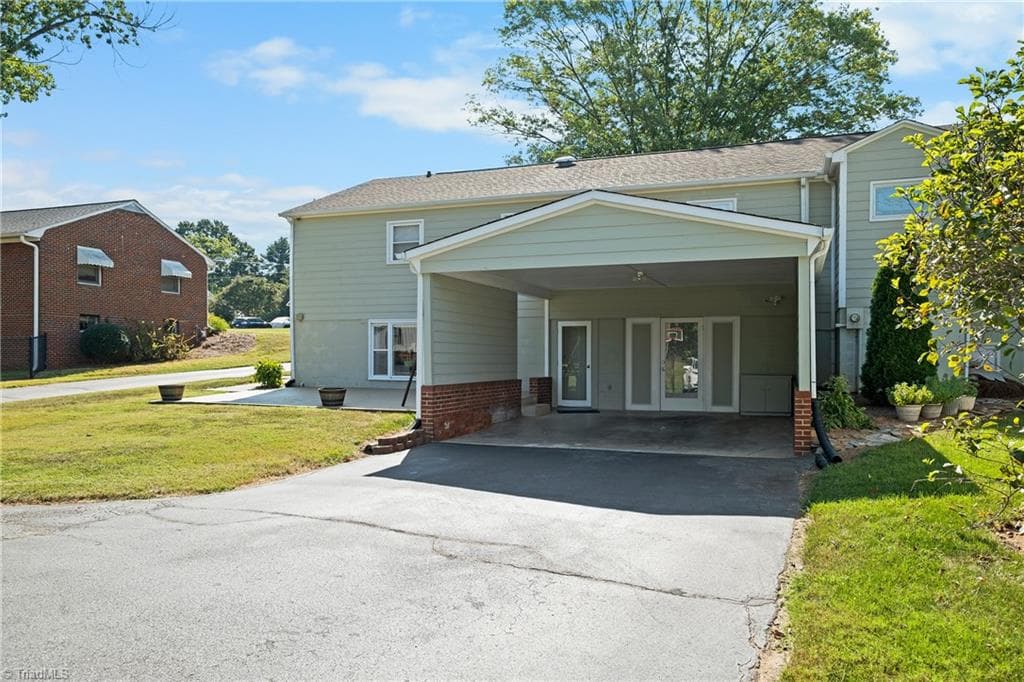 Stick/Site Built at 590 N Peace Haven Road, Winston-Salem NC 27104, Winston-Salem, photo 33 of 35