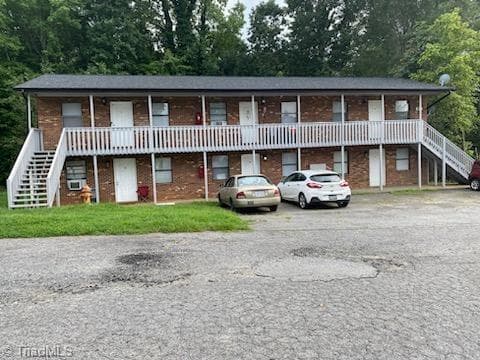 818 Meadow Ridge Court, Winston-Salem NC 27107