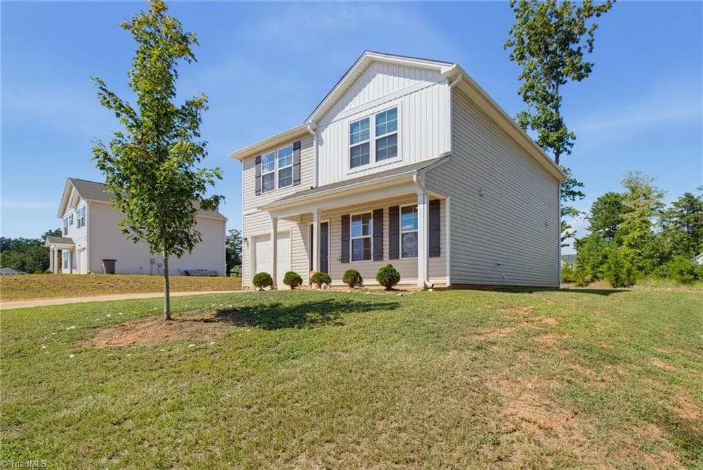 Stick/Site Built at 831 Fox Laurel Court, Asheboro NC 27203, photo 3 of 31