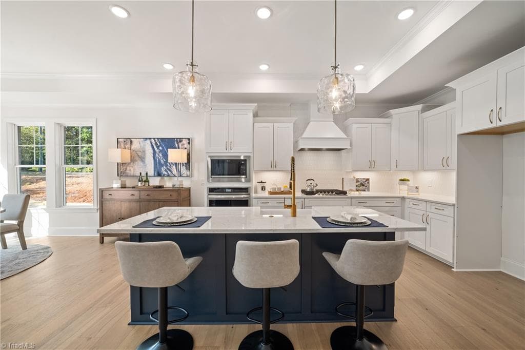 Classic white kitchen cabinets - 3667 Grey Oaks Court, Winston-Salem NC 27104, Winston-Salem