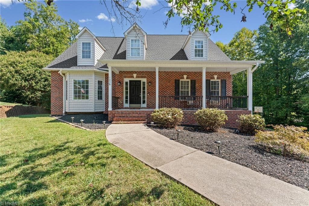 105 Meadowcrest Court, Clemmons NC 27012