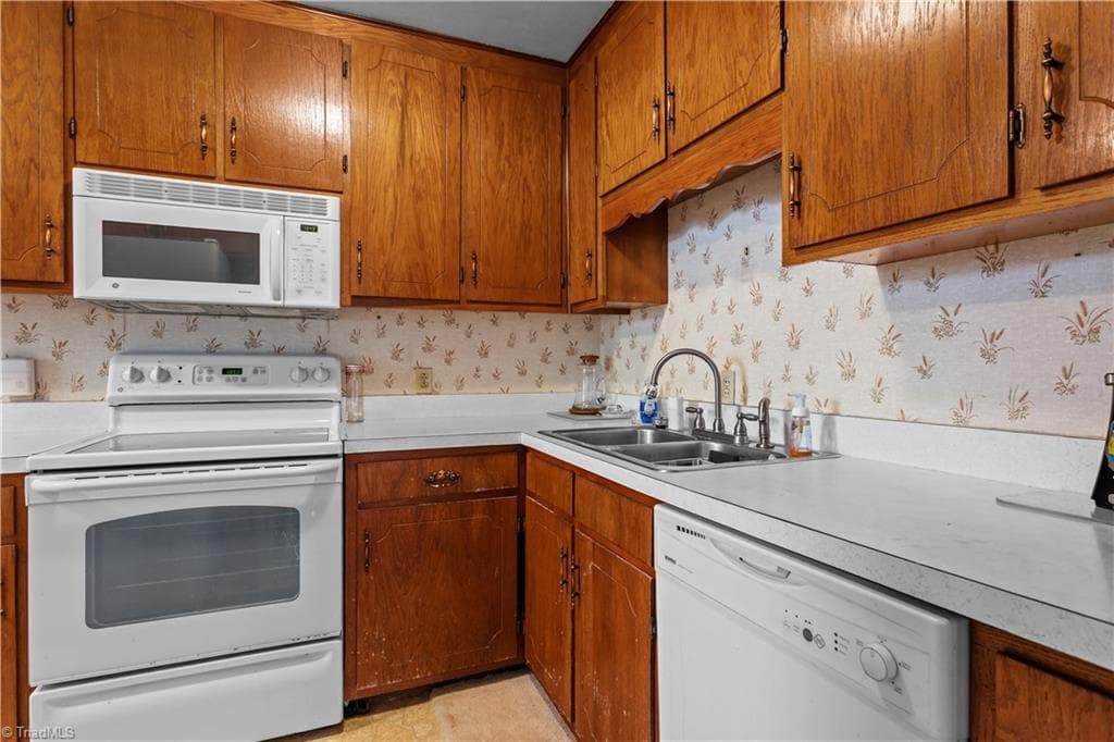 Stick/Site Built at 1402 Clegg Street, Greensboro NC 27407, photo 11 of 28