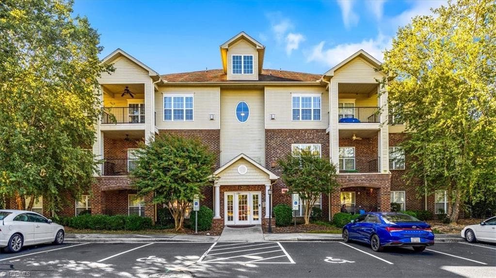 200 Lennox Drive # 3A, Jamestown NC 27282