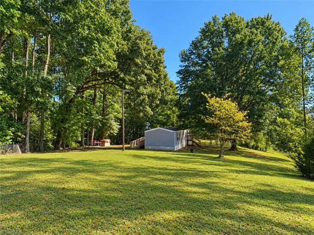 Manufactured Home at 1393 John Ed Mabe Road, Danbury NC 27016, photo 7 of 25