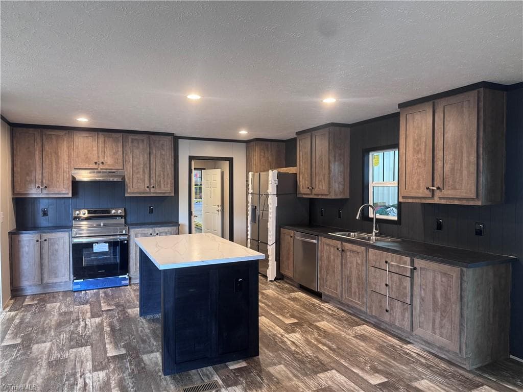 Manufactured Home at 204 Grummen Road, Hope Mills NC 28348, Hope Mills, photo 2 of 4
