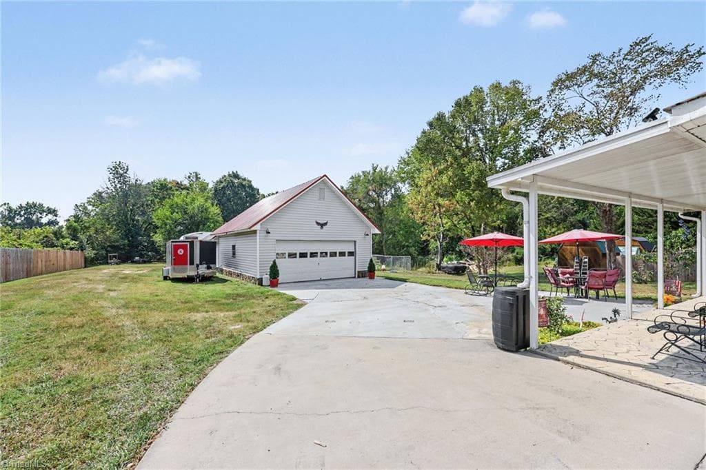 Wired detached garage - 5883 Mendenhall Road, Archdale NC 27263, Archdale