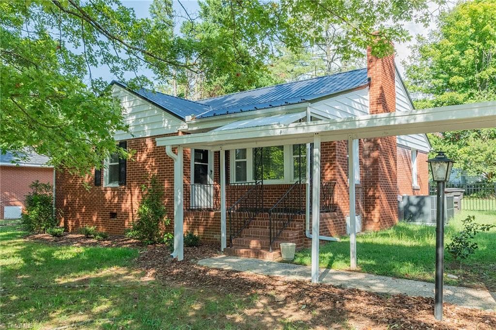 208 Avondale Drive, Lexington NC 27295