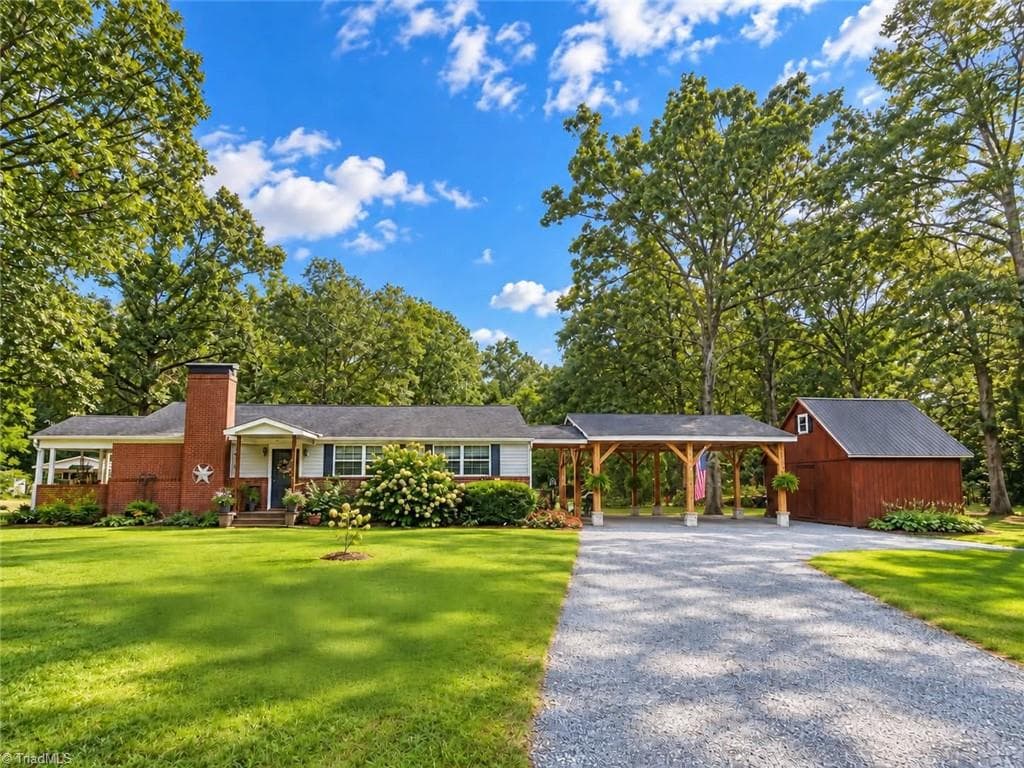 516 Old Embler Road, Thomasville NC 27360