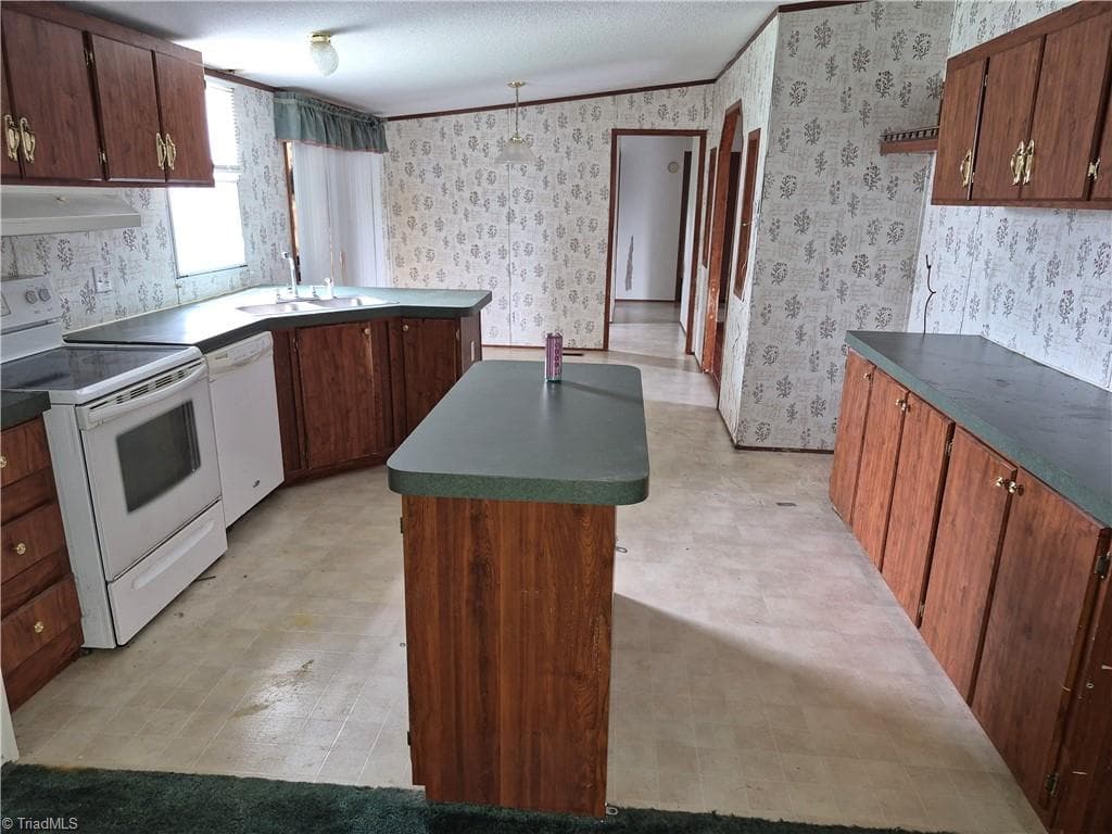 Manufactured Home at 168 Fawn Brook Drive, Lexington NC 27292, Lexington, photo 9 of 42