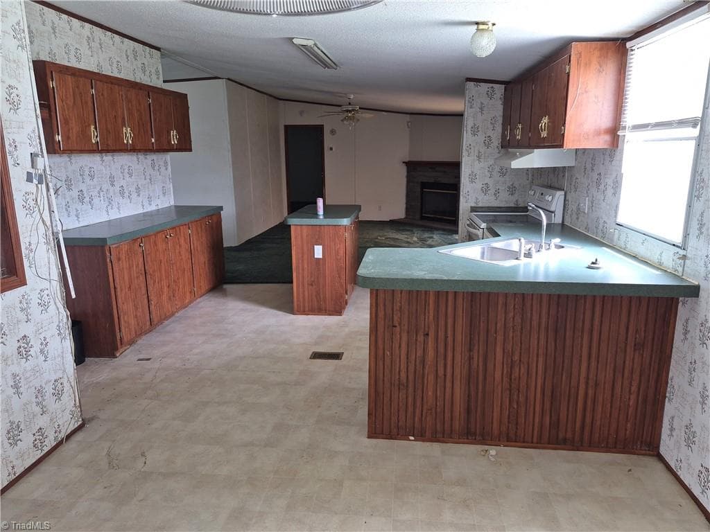 Manufactured Home at 168 Fawn Brook Drive, Lexington NC 27292, Lexington, photo 7 of 42