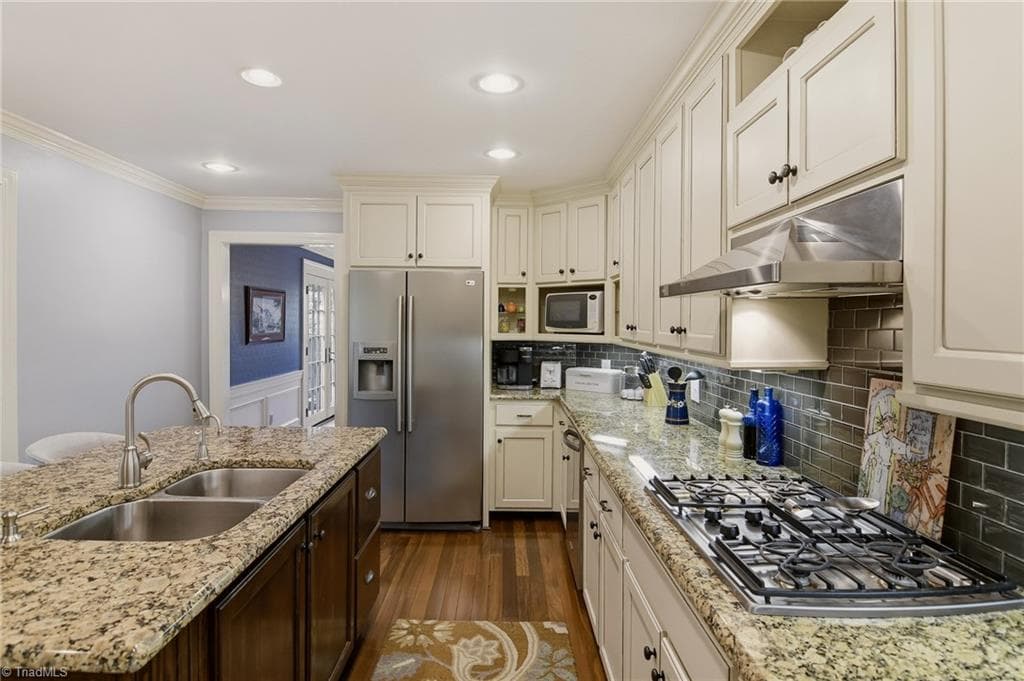 Gas Cooktop - 2862 Robinhood Road, Winston-Salem NC 27106, Winston-Salem