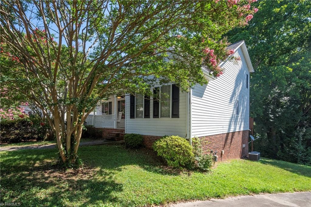 Stick/Site Built at 175 Millers Crossing Court, Winston-Salem NC 27103, Winston-Salem, photo 4 of 46
